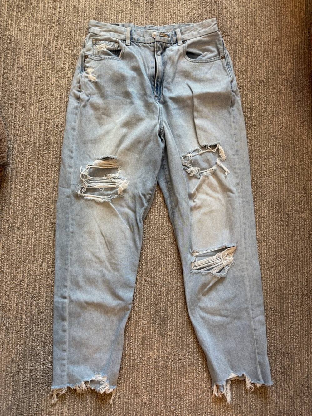 American Eagle Curvy Mom Jeans Distressed Light Wash High Rise Relaxed Fit Sz 8